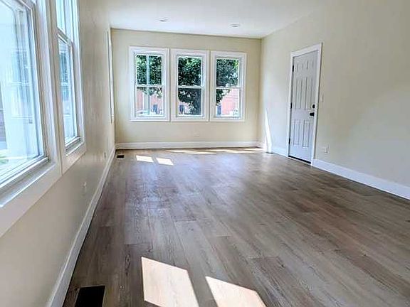 3rd image of 5445 S Winchester Ave