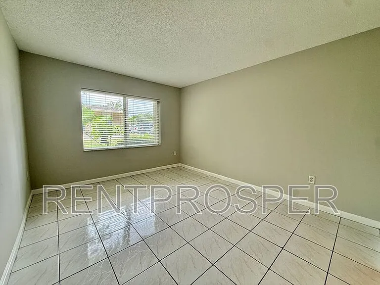 6104 Curry Ford Rd #108 — Photo 14