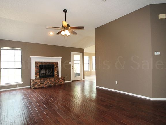 4th image of 2306 Iowa Dr
