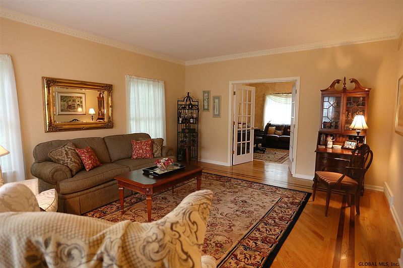 5th image of 857 GREENTHORNE Boulevard