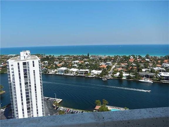 3rd image of 20201 E Country Club Dr APT 2402