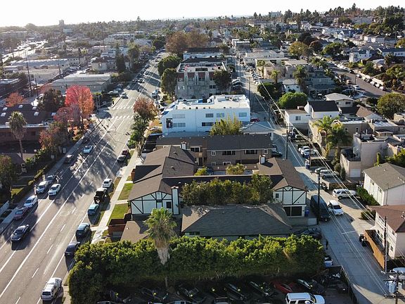 4th image of 2250-54 Garnet Ave