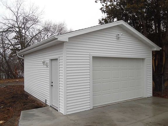 New 1.5 car Garage