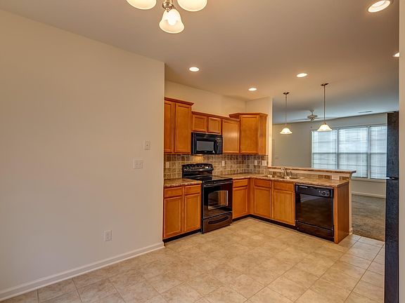 4th image of 453 Hays Blvd