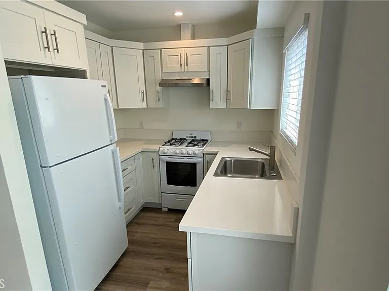 326 N Coast Hwy #D — Photo 5
