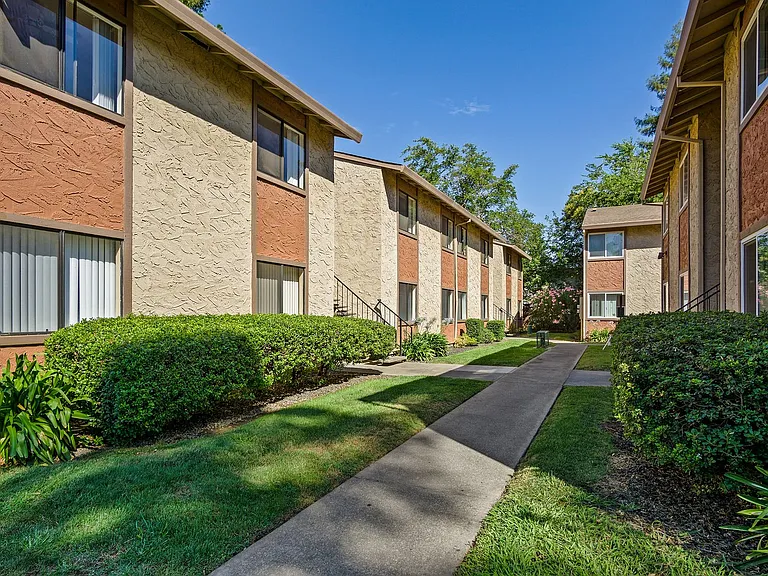 Acacia Apartments — Photo 14