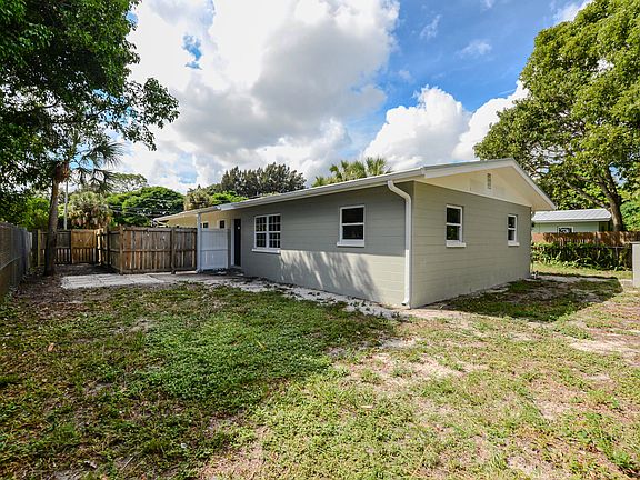 3rd image of 377 SE Tejon Street