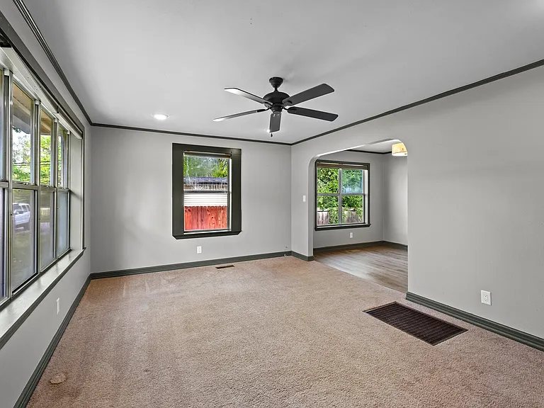 2228 W Wedington Dr — Photo 3