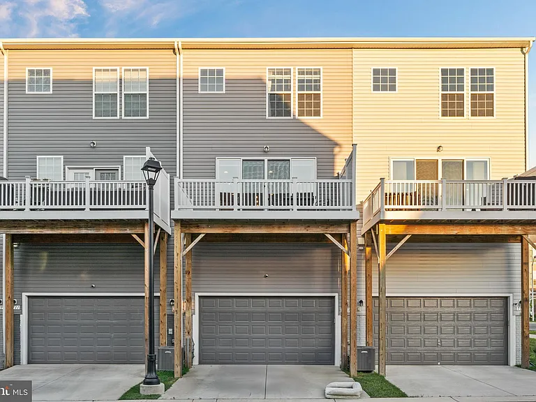 7713 Presidential Pkwy — Photo 29