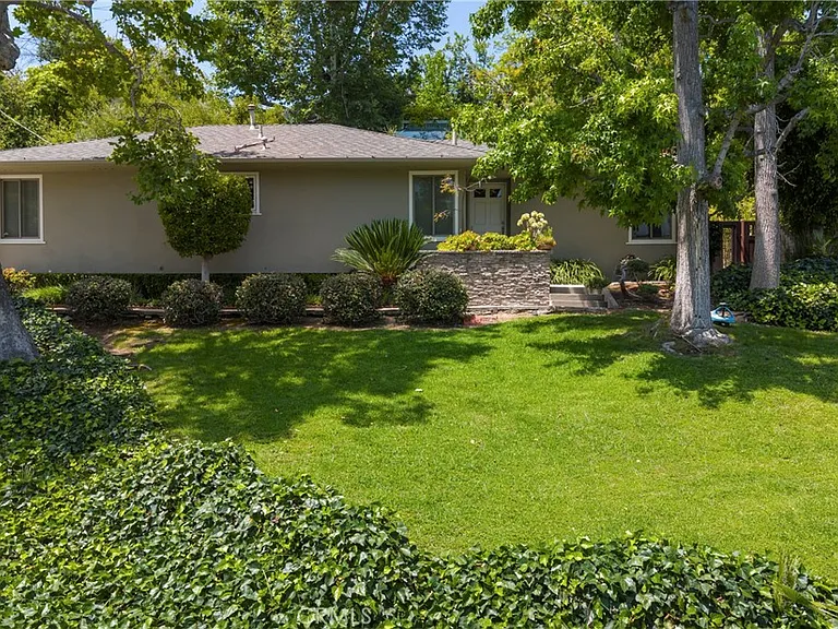 229 Glenullen Dr — Photo 1