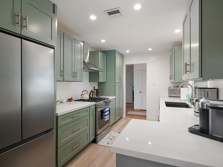1129 Savoy St — Photo 17