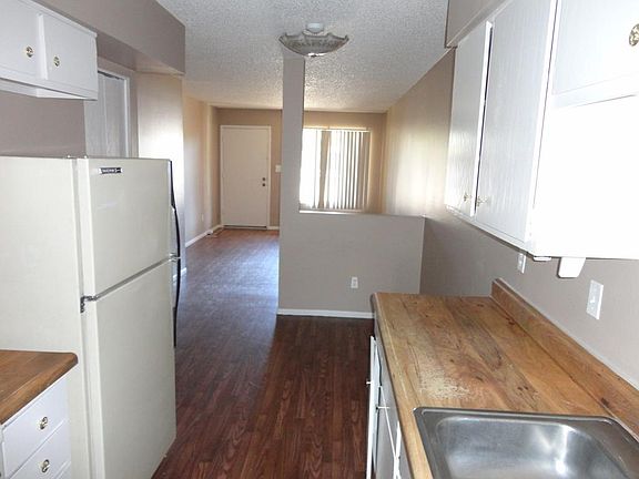 5th image of 360 E 6th Ave