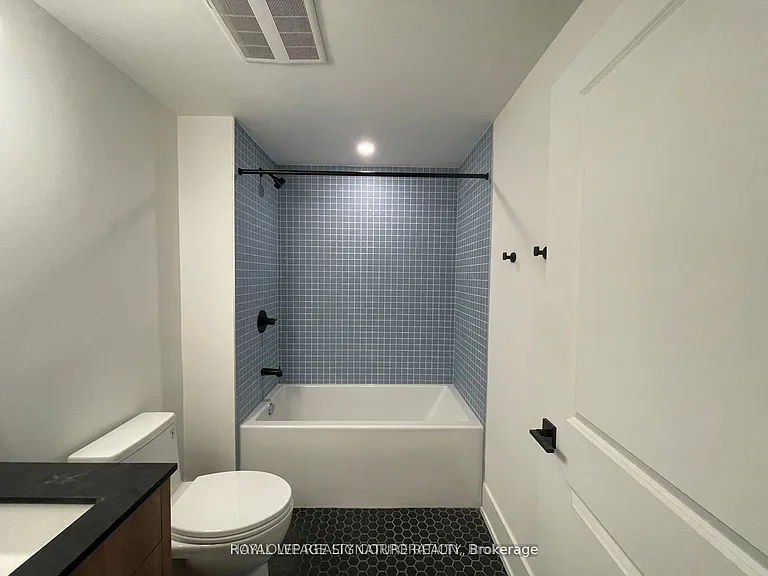 206 King St W #1306 — Photo 8