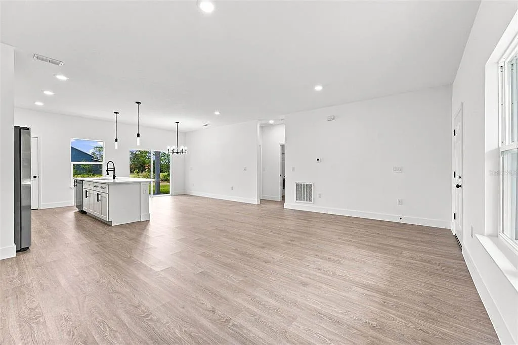 3 bed, 2.0 bath, 1667 sqft, $1,850 — Photo 2