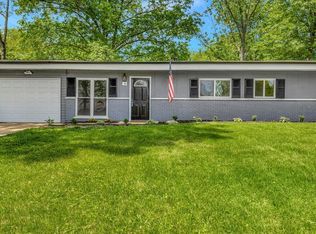 18 W Meadow Ln, Ballwin, MO 63021