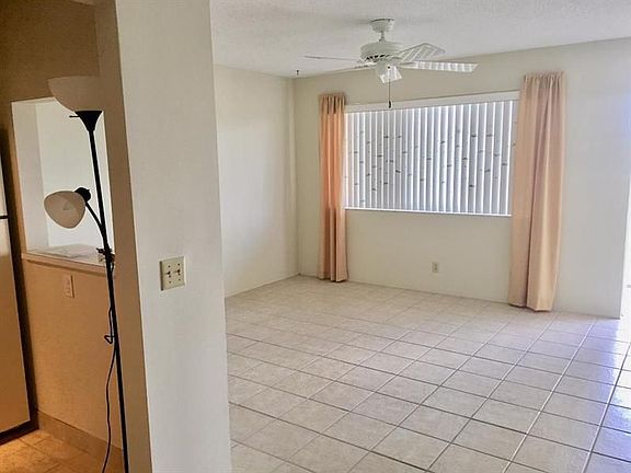 4th image of 400 Village Green Cir #317