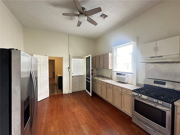 5th image of 402 Sala Ave