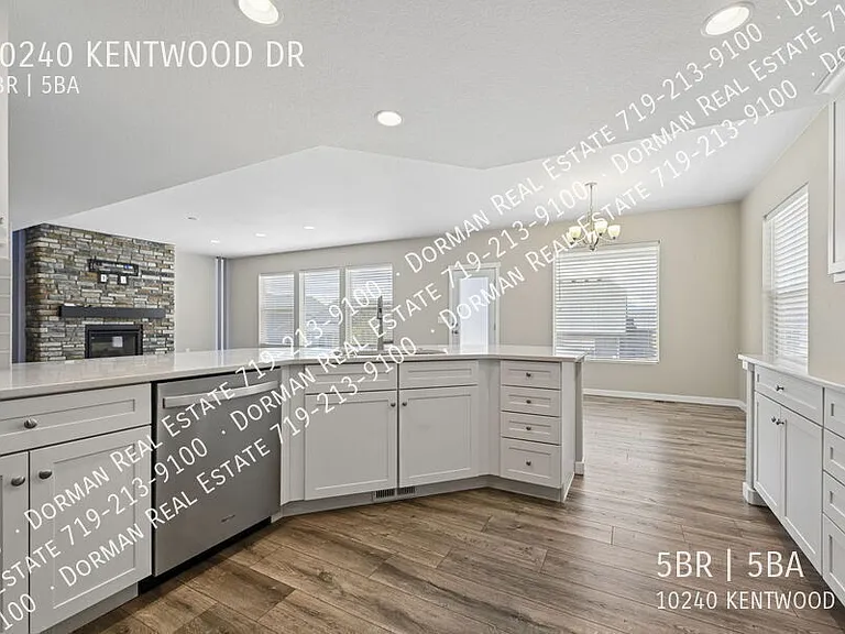 10240 Kentwood Dr — Photo 56