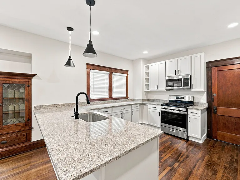 1320 W 64th St — Photo 10