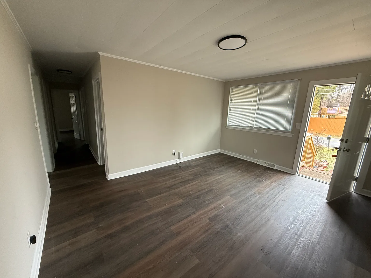 3 bed, 1000 sqft, $1,600 — Photo 3