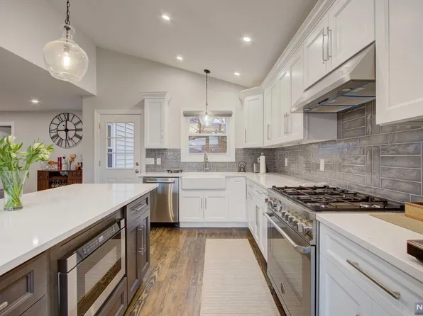 65 Page Dr, Oakland, NJ 07436