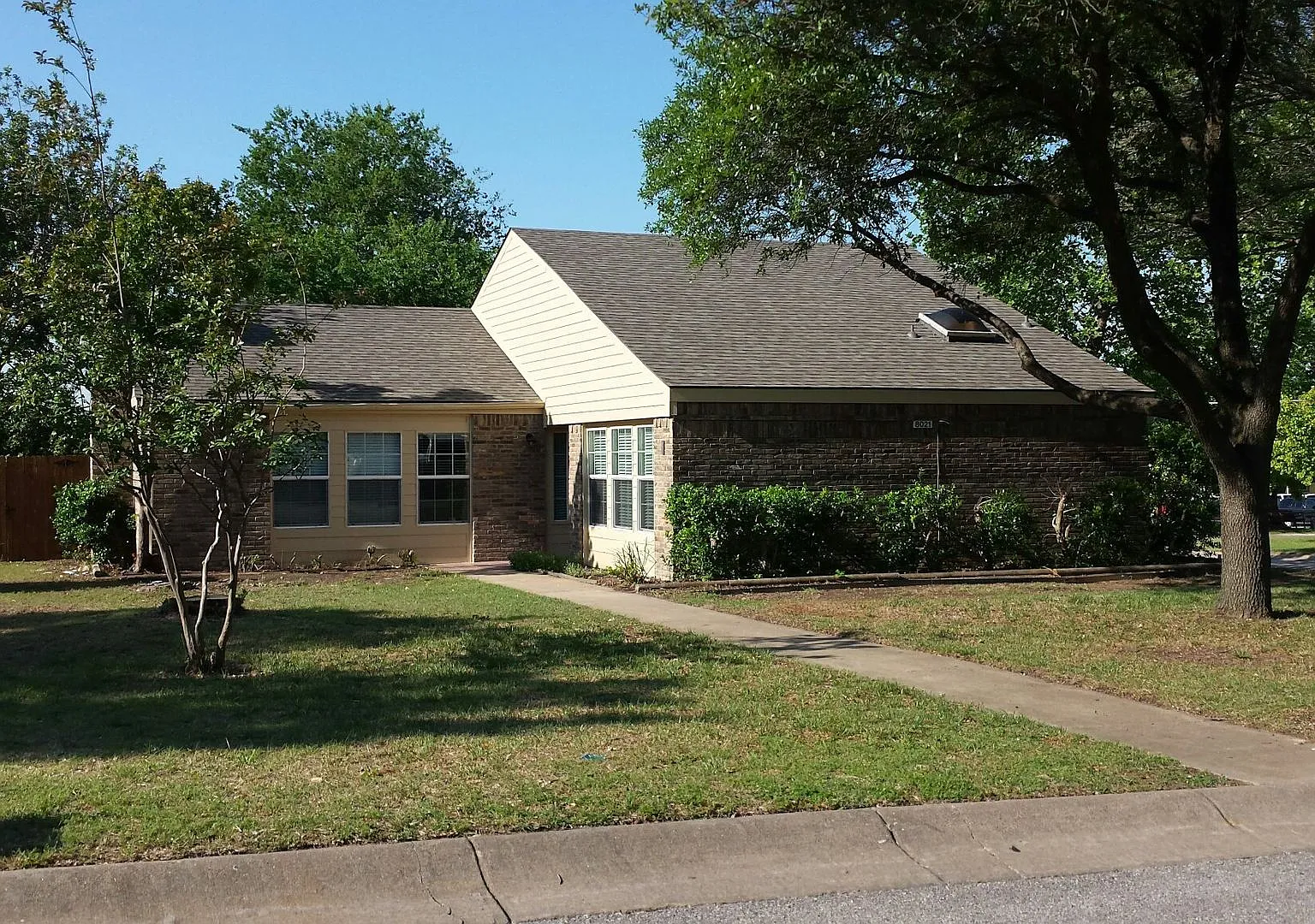 Charming 3-Bedroom Home in Frisco, TX with Sunroom & Large Backyard! — Photo 1