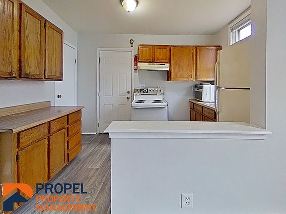 5th image of 994 Elm St #2