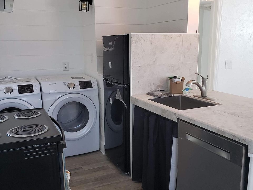 2nd image of 324 N L St #1