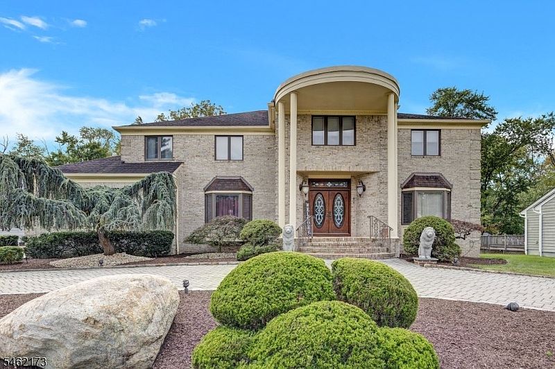 1st image of 25 Woodbine Rd