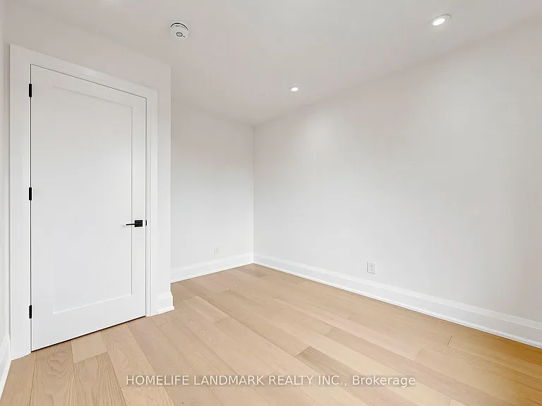 750 Glengrove Ave W #B — Photo 26