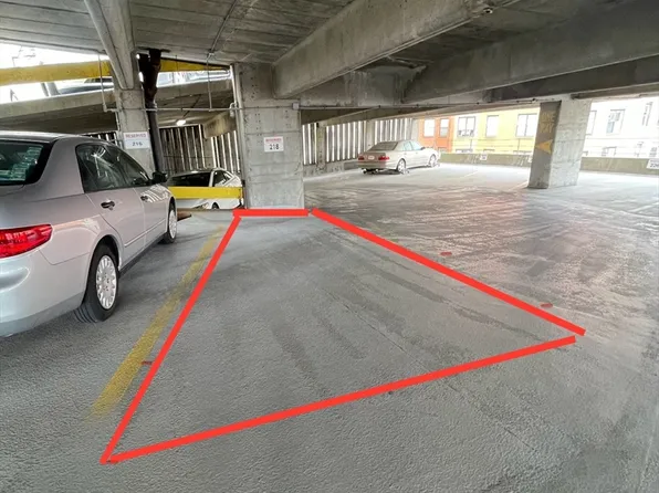 425 Newbury St #218, Boston, MA 02115