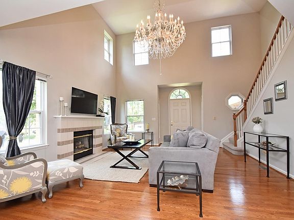 3rd image of 6073 Winnetka Dr