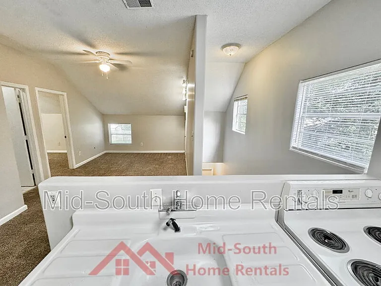 3569 Douglass Ave #3 — Photo 11