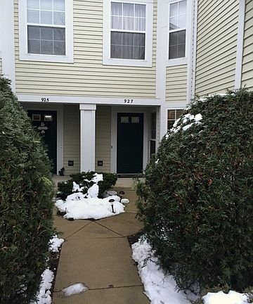 2nd image of 927 Charlela Ln