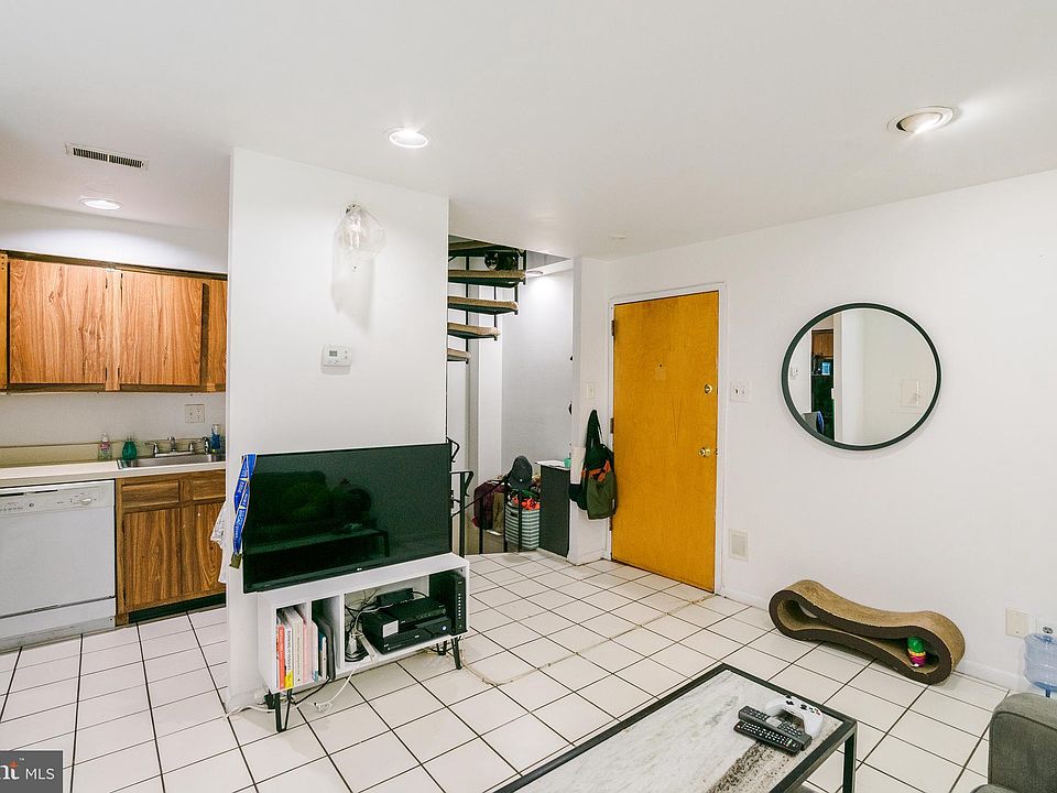 1st image of 1137 Pine St APT 102
