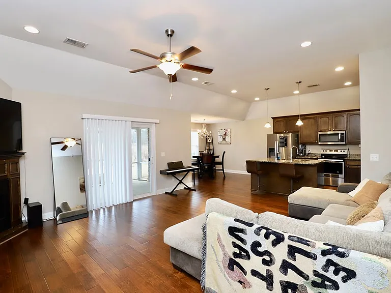 513 Waterlily Dr — Photo 42