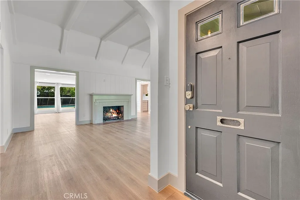 5 bed, 2.5 bath, 2477 sqft, $9,850 — Photo 4