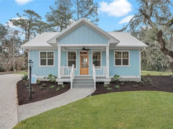 206 6th St E, Darien, GA 31305