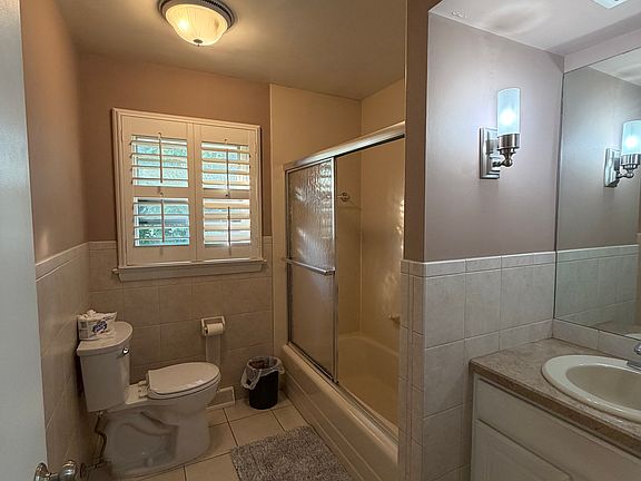 5th image of 437 Belair Dr