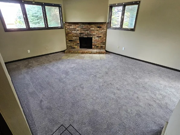 2120 Taylor Dr, Iowa City, IA 52240