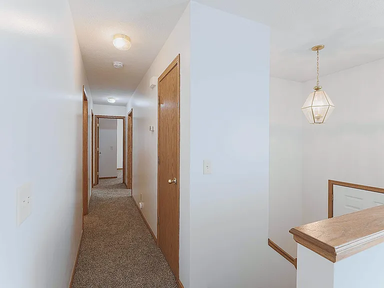 5400 S 32nd St — Photo 9