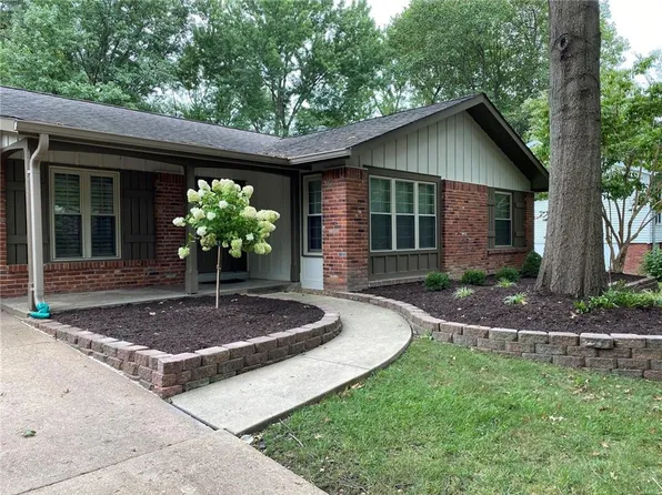 762 La Feil Dr, Ballwin, MO 63021