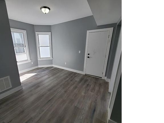 3rd image of 391 Berwick St Floor 2