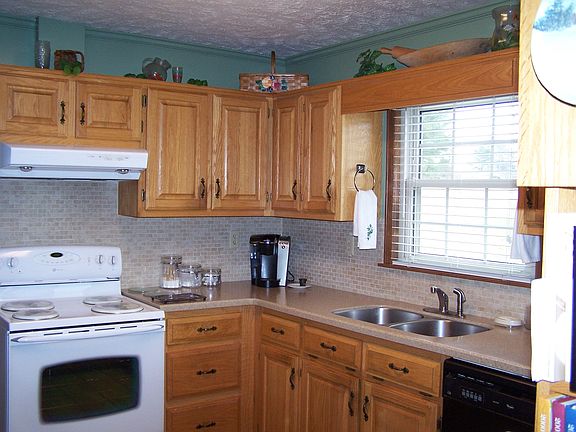 3rd image of 155 Meadow Brook Cir