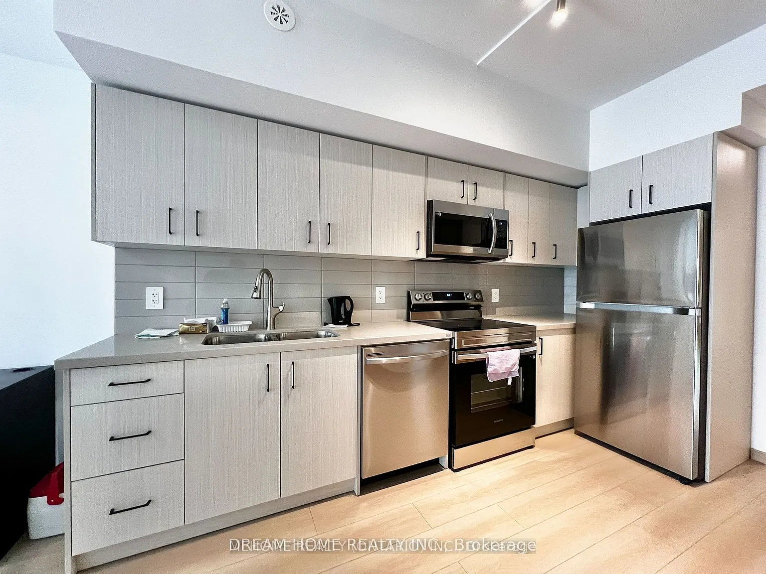 2 bed, $2,889 — Photo 3