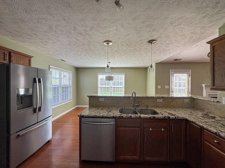 1945 Yellowbrick Rd — Photo 11
