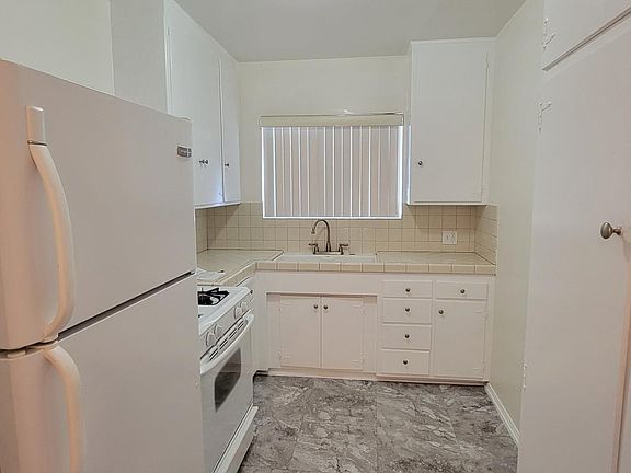 4th image of 1135 S Oakhurst Dr #C