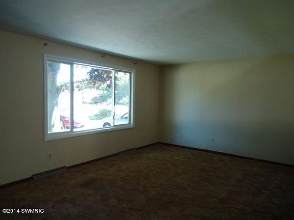 3rd image of 15127 Coleman Ave