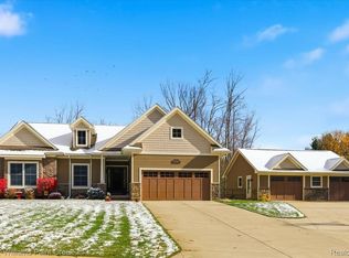 1900 Laflamme Ct, White Lake, MI 48386