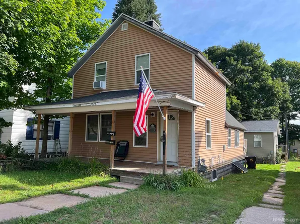 712 & 712-1/2 W Superior St, Munising, MI 49862